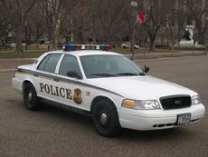 072 Polizeifahrzeug.JPG